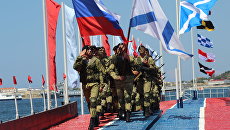 Вальс буксиров и Екатерина Великая: Как проходит день ВМФ в Севастополе