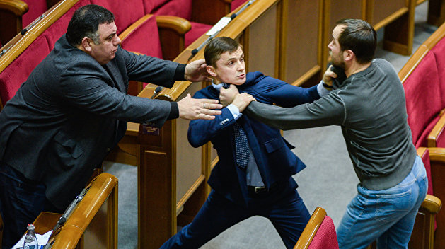 Политолог: Украинские политики врут об объединении страны Политолог: Украинские политики врут об объединении страны