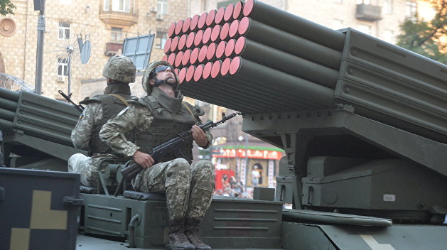 Командование ДНР: Украина перебросила в Донбасс около 100 единиц тяжелого оружия Командование ДНР: Украина перебросила в Донбасс около 100 единиц тяжелого оружия