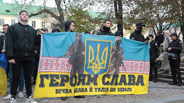 Неонацисты захватили храм Украинской православной церкви в Ивано-Франковской области Неонацисты захватили храм Украинской православной церкви в Ивано-Франковской области