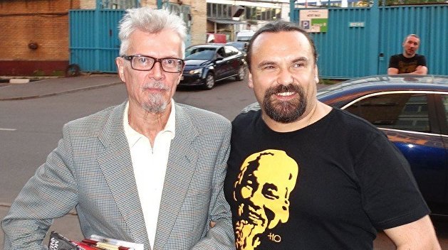 Лимонов, заклеймив «хохла Чаленко», отказался быть «хохлом Савенко» Лимонов, заклеймив «хохла Чаленко», отказался быть «хохлом Савенко»