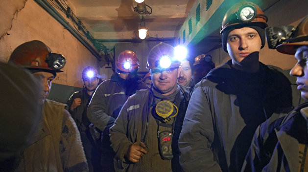 Всех шахтеров в экскурсоводы и блогеры. К чему приведет отказ Украины от угля Всех шахтеров в экскурсоводы и блогеры. К чему приведет отказ Украины от угля