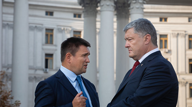 Сигнал Западу и радикалам: Порошенко рвет с Россией и хоронит "Минск" Сигнал Западу и радикалам: Порошенко рвет с Россией и хоронит "Минск"