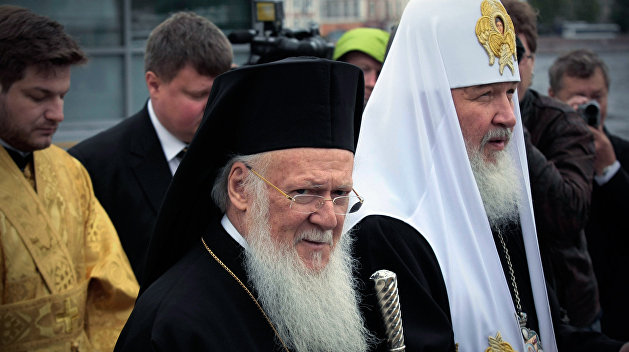 УПЦ: Константинополь встал на путь беззакония, православие ждет раскол