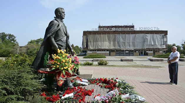 Семья Иосифа Кобзона поможет восстановить дворец молодежи «Юность» в Донецке Семья Иосифа Кобзона поможет восстановить дворец молодежи «Юность» в Донецке