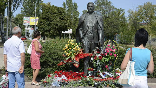 Люди в бронзе: как выглядят 5 самых известных прижизненных памятников Украины