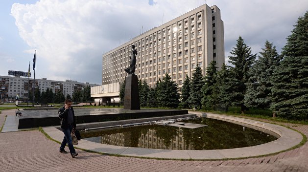 Еще несколько украинских политиков подали документы в ЦИК для участия в выборах президента Еще несколько украинских политиков подали документы в ЦИК для участия в выборах президента