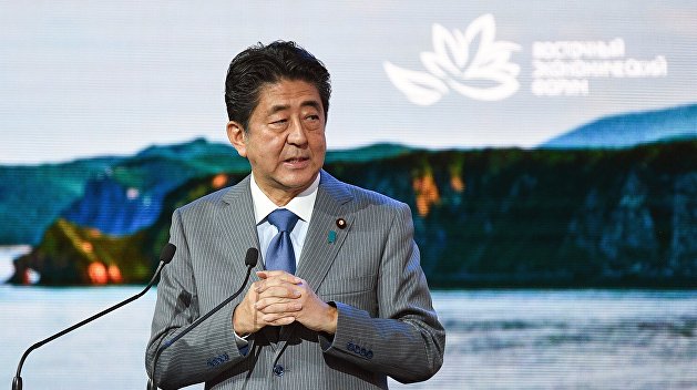 Экс-премьер Японии: У Зеленского была возможность предотвратить войну