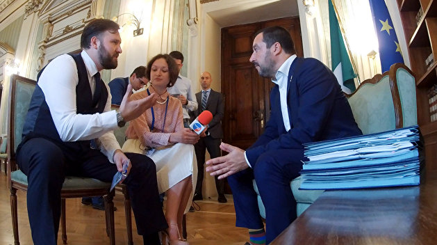 Глава МВД Италии Сальвини изданию Украина.ру: Если бы в мире был кто-то еще похожий на Путина Глава МВД Италии Сальвини изданию Украина.ру: Если бы в мире был кто-то еще похожий на Путина