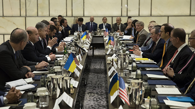 Порошенко отчитался о реформах на встрече с представителями бизнеса США Порошенко отчитался о реформах на встрече с представителями бизнеса США