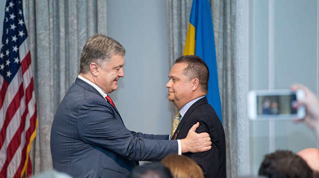 Порошенко вручил награды американцам и представителю Греко-Католической церкви Порошенко вручил награды американцам и представителю Греко-Католической церкви