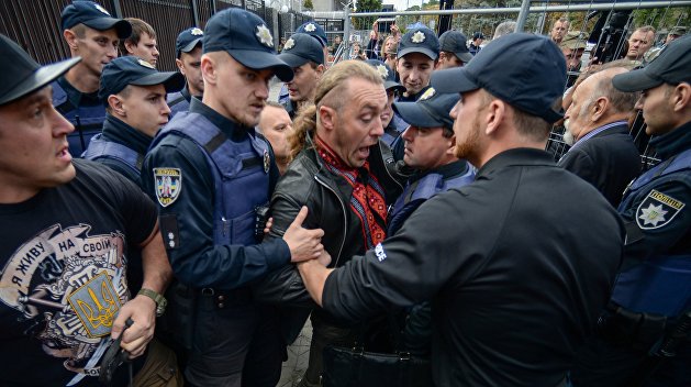 Россия вручила Украине ноту протеста в связи с нападением на торгпредство РФ в Киеве Россия вручила Украине ноту протеста в связи с нападением на торгпредство РФ в Киеве
