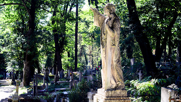 Львов: как сегодня выглядит легендарное Лычаковское кладбище. ФОТОРЕПОРТАЖ