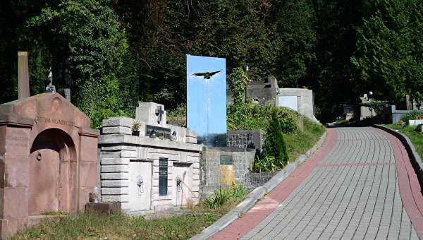 Львов: как сегодня выглядит легендарное Лычаковское кладбище. ФОТОРЕПОРТАЖ