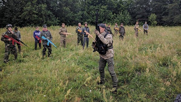 Паутина: Как нацисты и радикалы Украины готовят молодежь к войне с Россией Паутина: Как нацисты и радикалы Украины готовят молодежь к войне с Россией