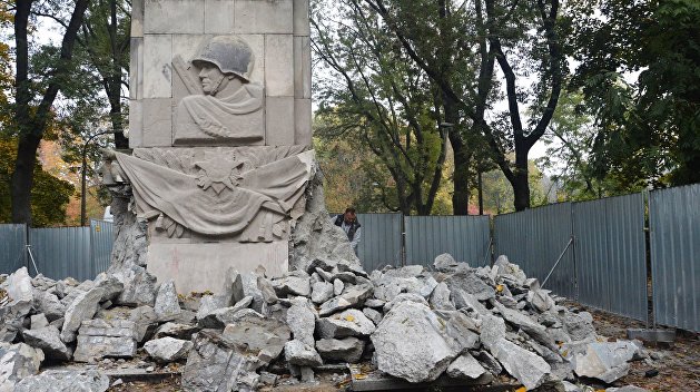 Боль памяти: Почему пора снести советские памятники не только в Польше Боль памяти: Почему пора снести советские памятники не только в Польше