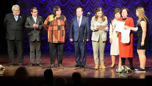 Чеховская осень: Золото Крыма для израненных рифм Донбасса Чеховская осень: Золото Крыма для израненных рифм Донбасса