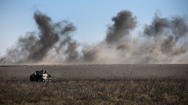 Рядом с Мариуполем пограничники на учениях отрабатывали стрельбу по десанту Рядом с Мариуполем пограничники на учениях отрабатывали стрельбу по десанту