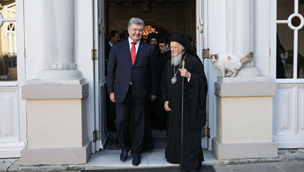 Торг оказался уместен. Филарет шантажирует Варфоломея и Порошенко Торг оказался уместен. Филарет шантажирует Варфоломея и Порошенко