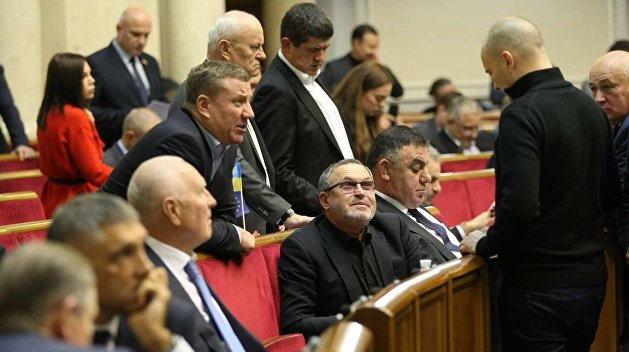 Следы перегара. Нардеп Рады рассказал, что делали парламентарии, принимая бюджет Следы перегара. Нардеп Рады рассказал, что делали парламентарии, принимая бюджет