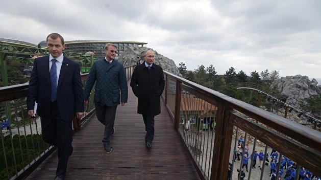 Путин в Крыму посетил комплекс с украинским названием «Мрия» Путин в Крыму посетил комплекс с украинским названием «Мрия»