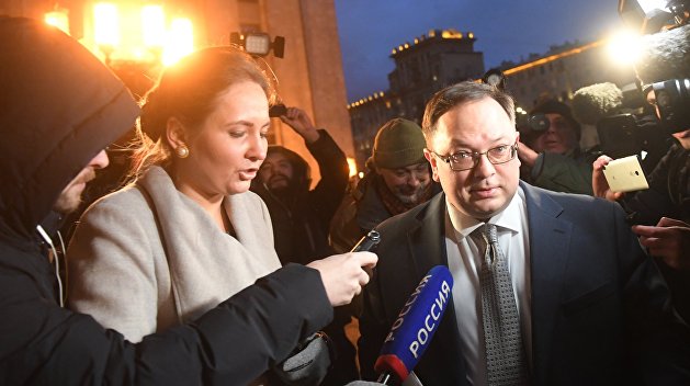 Украинский дипломат проигнорировал вопросы о своем вызове в МИД РФ Украинский дипломат проигнорировал вопросы о своем вызове в МИД РФ