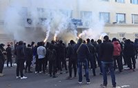 Погромщики по вызову. Нацисты из С14 «пиарно» нападают на российских дипломатов и фастфуд