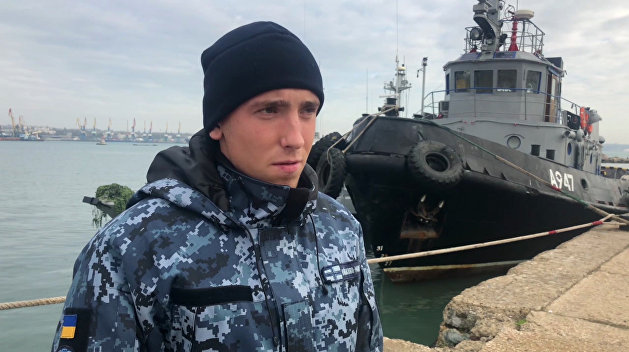 Эхо конфликта. Задержанных украинских моряков доставили в Симферополь Эхо конфликта. Задержанных украинских моряков доставили в Симферополь