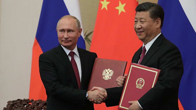Писатель определил место России между Западом и Китаем Писатель определил место России между Западом и Китаем