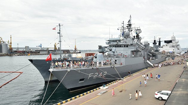 Верховная Рада допустила иностранных военных на Украину Верховная Рада допустила иностранных военных на Украину