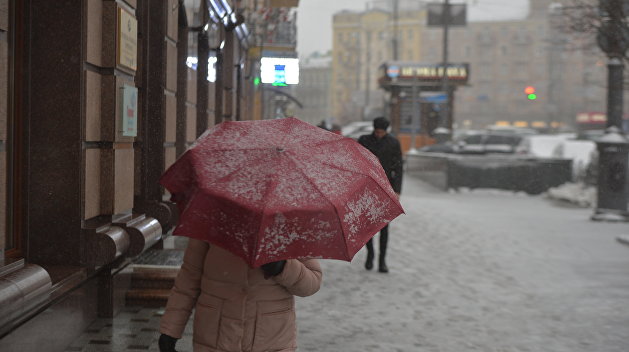 Белый, но не тает: в Запорожье выпал необычный «снег» Белый, но не тает: в Запорожье выпал необычный «снег»