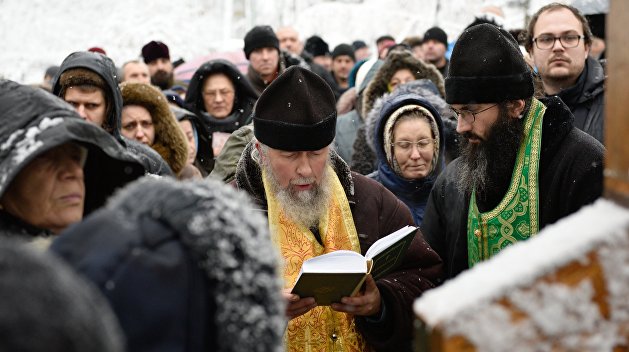 Боже, дай депутатам ума: Больше тысячи православных выступили под Радой против рейдерских законов Боже, дай депутатам ума: Больше тысячи православных выступили под Радой против рейдерских законов