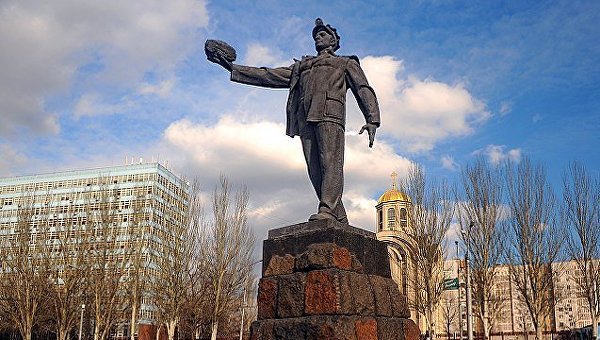 «Плохой палец», маршал без коня и шахтёр с протянутой рукой: неформатные памятники Донецка «Плохой палец», маршал без коня и шахтёр с протянутой рукой: неформатные памятники Донецка