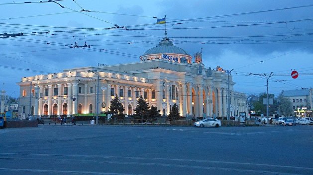 В Одессе сообщили о минировании автостанции и ж/д вокзала В Одессе сообщили о минировании автостанции и ж/д вокзала