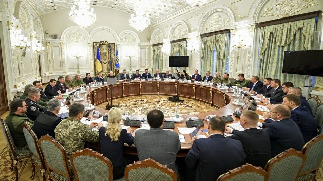 СНБО в закрытом режиме рассмотрит недостатки военного управления — Порошенко СНБО в закрытом режиме рассмотрит недостатки военного управления — Порошенко