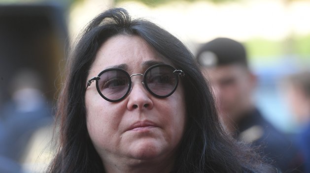 Певица Лолита рассказала о том, как ее мать избили в Киеве за разговоры на русском Певица Лолита рассказала о том, как ее мать избили в Киеве за разговоры на русском