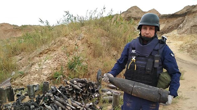 Масштабный взрыв: около 1,5 тыс. боеприпасов нашли на сгоревшем складе под Мариуполем Масштабный взрыв: около 1,5 тыс. боеприпасов нашли на сгоревшем складе под Мариуполем
