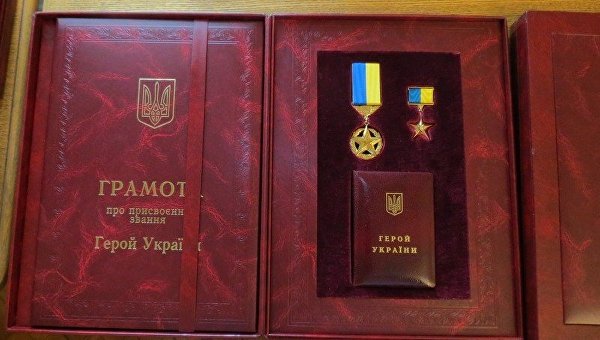 Герои и слава. Кому и за что на Украине дают высшую награду страны