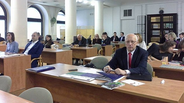Соскин: Зеленский не живет реальной жизнью - он придумывает сюжет, а потом его экранизирует Соскин: Зеленский не живет реальной жизнью - он придумывает сюжет, а потом его экранизирует