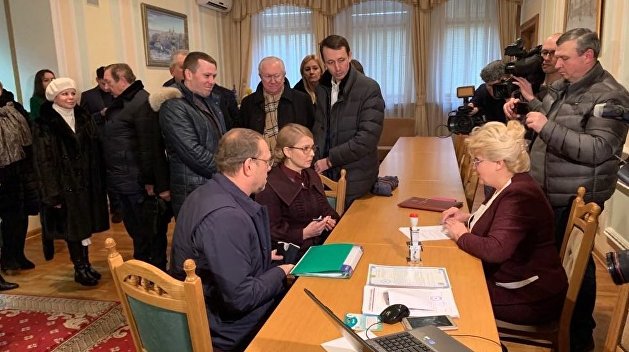 Тимошенко подала документы в Центризбирком Тимошенко подала документы в Центризбирком