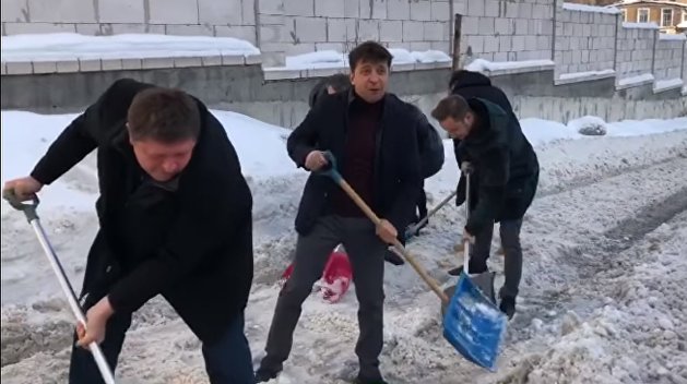 Зеленский призвал украинцев выйти на улицу и очистить Украину Зеленский призвал украинцев выйти на улицу и очистить Украину