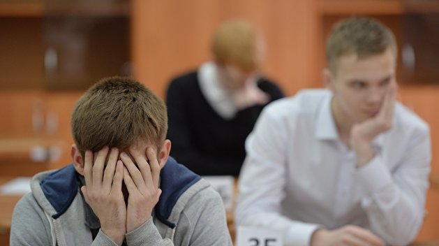Украинским школьникам разрешили не сдавать экзамены Украинским школьникам разрешили не сдавать экзамены