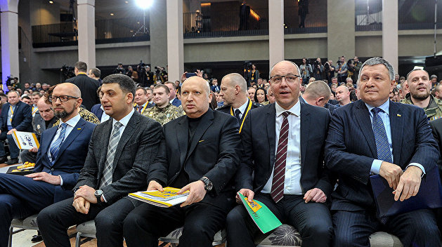 Аваков рассказал, как не пустил Порошенко на съезд «Народного фронта» Аваков рассказал, как не пустил Порошенко на съезд «Народного фронта»