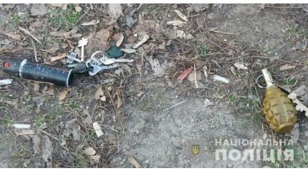 В Харькове мужчина бросил гранату в автомобиль, где находился человек В Харькове мужчина бросил гранату в автомобиль, где находился человек