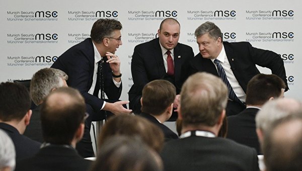 От «Бандера, вставай!» до Нью-Йорка. Неделя на Украине в фотографиях От «Бандера, вставай!» до Нью-Йорка. Неделя на Украине в фотографиях