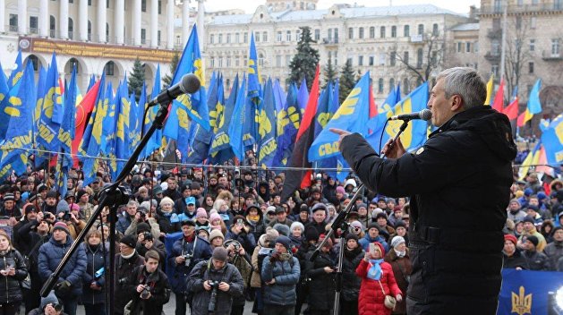 Неонацисты проводят на Майдане митинг за честные выборы Неонацисты проводят на Майдане митинг за честные выборы