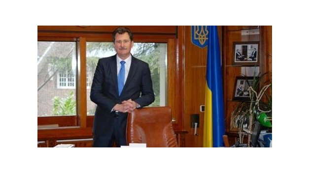 Не встал: Посол Украины в Испании проигнорировал гимн своей страны Не встал: Посол Украины в Испании проигнорировал гимн своей страны