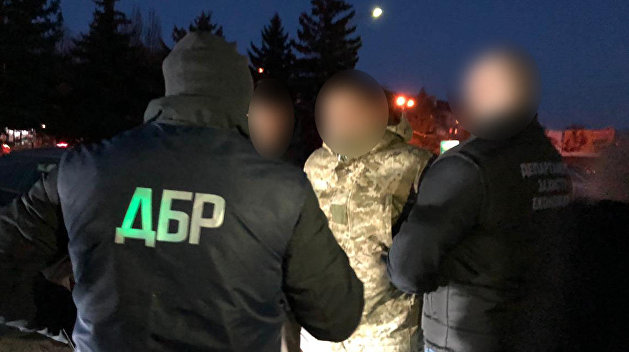 На Закарпатье пограничник попался на взятке от нелегалов На Закарпатье пограничник попался на взятке от нелегалов