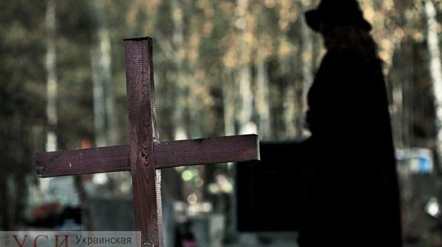 Кладбищенская история: В Одессе рецидивист разжился среди могил девичьей шубкой Кладбищенская история: В Одессе рецидивист разжился среди могил девичьей шубкой