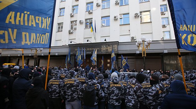Неонацисты заблокировали Генпрокуратуру Украины Неонацисты заблокировали Генпрокуратуру Украины